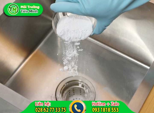 Đổ trực tiếp v&agrave;o bồn rửa ch&eacute;n trong trường hợp bồn bị nghẹt nặng