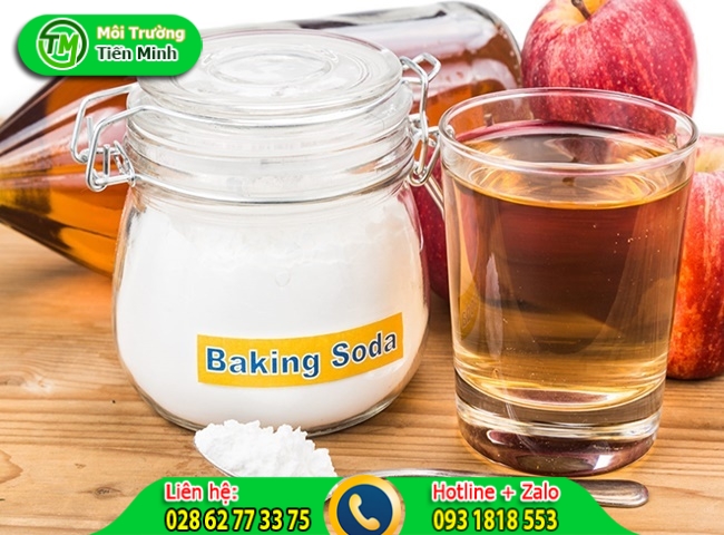 D&ugrave;ng Baking soda v&agrave; Giấm th&ocirc;ng bồn cầu