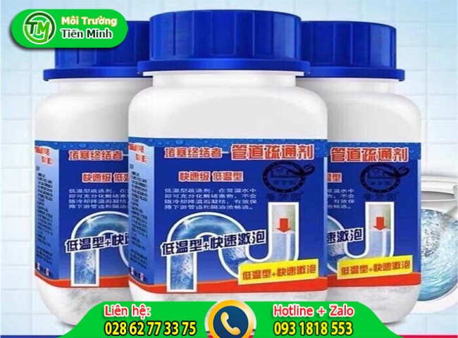 Th&ocirc;ng bồn cầu ngồi xổm với nước th&ocirc;ng cống