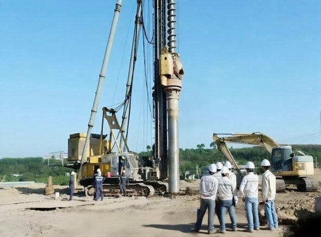 Dịch vụ hút bùn khoan cọc nhồi tại Tiến Minh