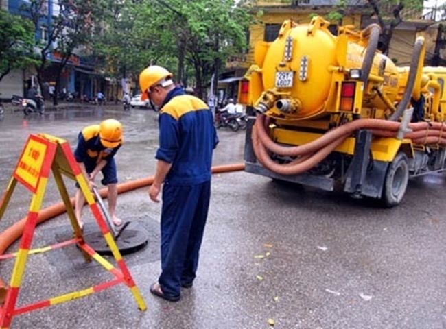 H&uacute;t hầm cầu huyện Mộc H&oacute;a Long An