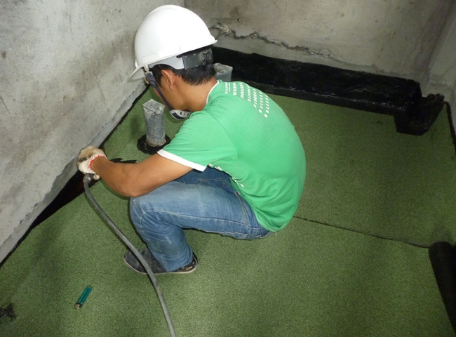 Cách sử dụng keo chống thấm nhà vệ sinh