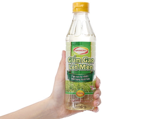 Làm sạch rêu trong đường ống nước bằng giấm ăn